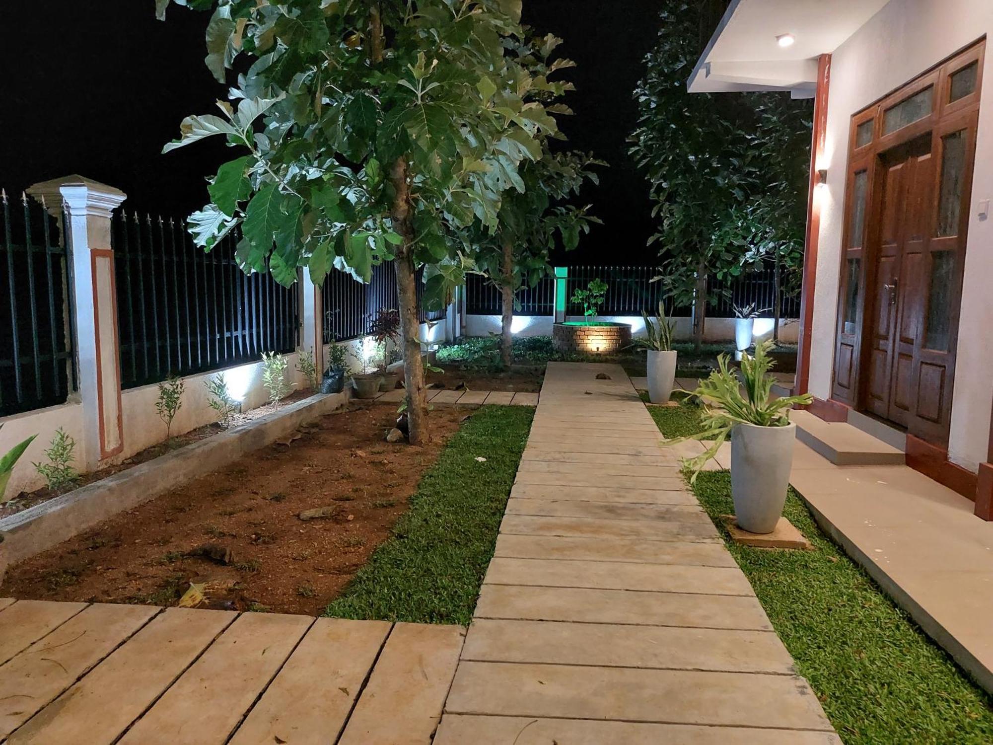 Green Shield Resort Anuradhapura Bilik gambar