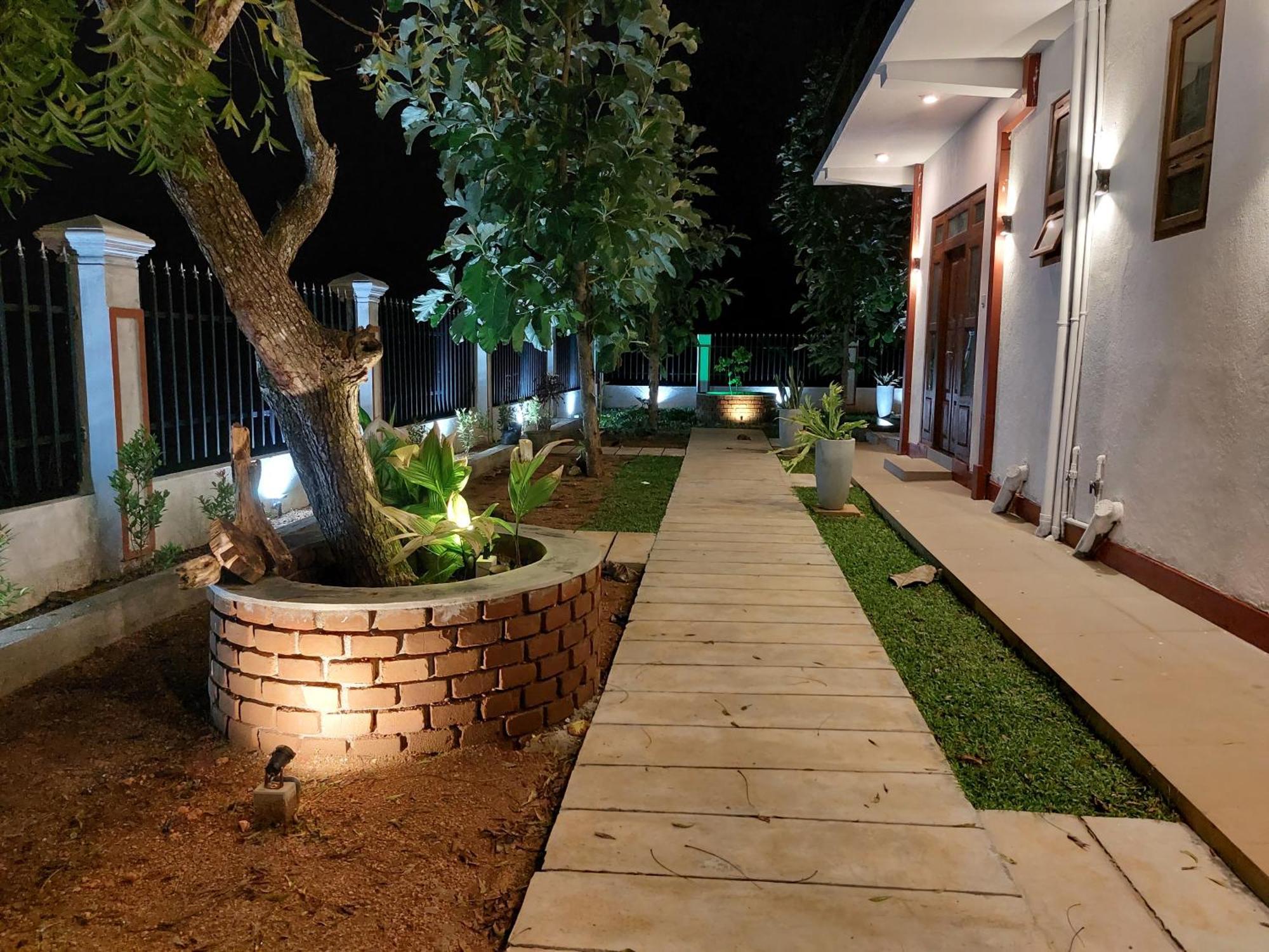 Green Shield Resort Anuradhapura Bilik gambar
